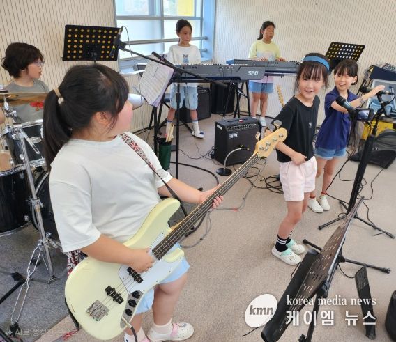 늘봄 우수 사례_초1-2 맞춤형 프로그램활동중인 학생들