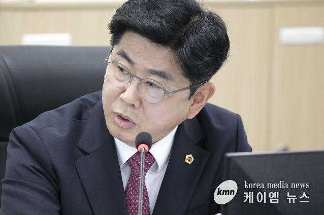 경기도의회 미래과학협력위원회 소속 윤충식 의원(국민의힘, 포천1)