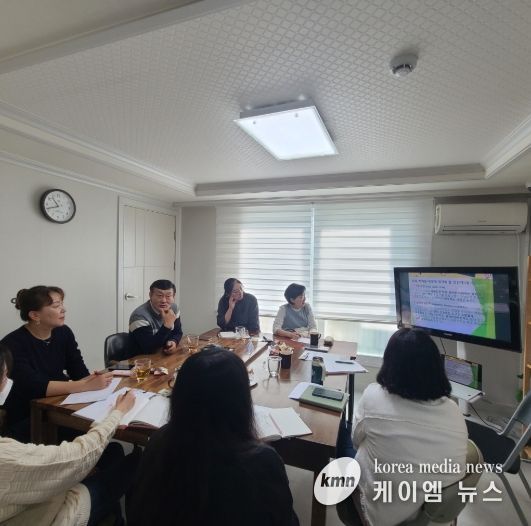 고양시여자중장기청소년쉼터 직원들이 경기북부청소년자립지원관(관장 이병모)의 외부 슈퍼비전을 받고 있다.