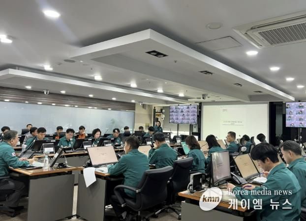 용인특례시는 11일 시청 재난상황실에서 겨울철 재해에 대비한 종합대책 회의를 개최했다