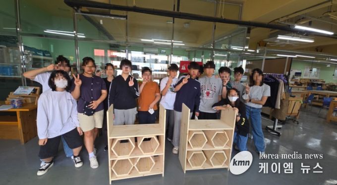 소사청소년센터에서 진행된 도시숲 곤충을 위한 원목 곤충호텔 제작 활동