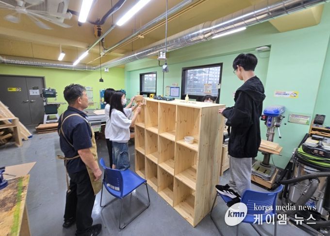청소년공예활동가 ‘씨앗’, 지역사회를 위한 가구 주문제작 전달식 진행
