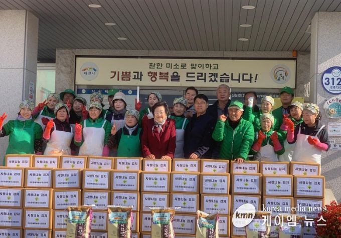 신둔면 새마을남녀지도자협의회, ‘사랑의 김장김치 나눔행사’로 따뜻한 정 나눠