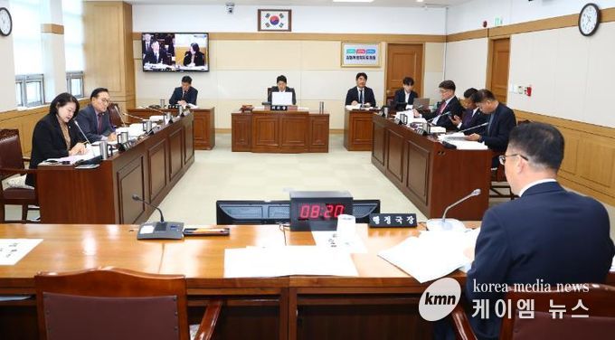 강원특별자치도의회 행정국 행정사무감사 실시