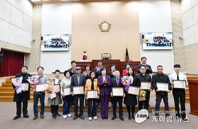 연천군의회, 지역의 버팀목 된 모범 군민 13명에 의장 표창