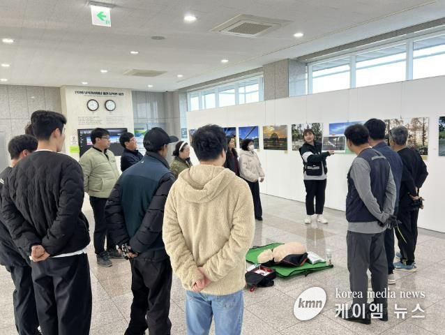 도라전망대 로비에서 직원들을 대상으로 심폐소생술 및 응급처치 교육진행