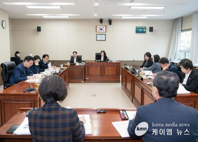 용인특례시의회 경제환경위원회, 행정사무감사 1일차