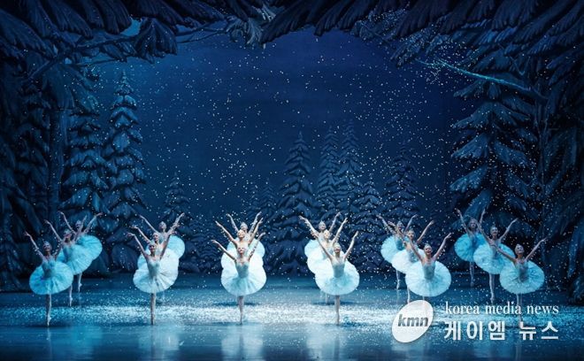 연말 공연 中 발레 <호두까기인형> 사진