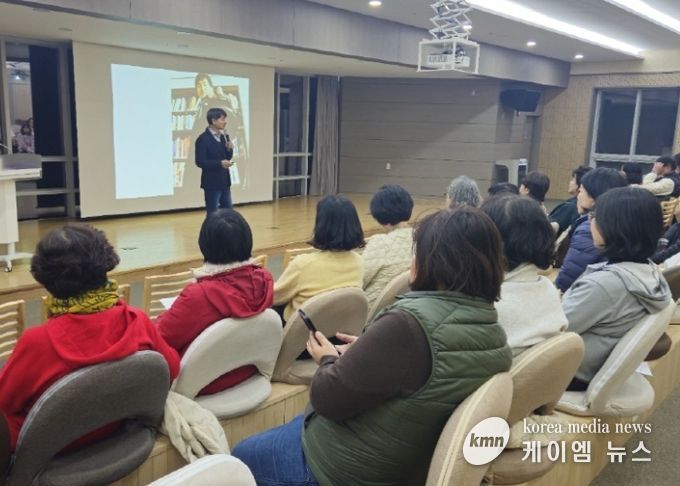 충청북도 진천군을 방문해 역량강화교육을 듣고 있는 고양시 문화관광해설사