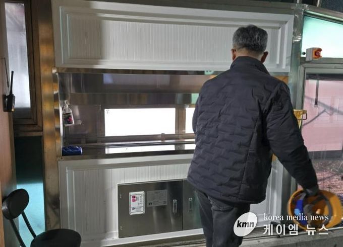 제3땅굴 보도관람로에 설치된 건조살균기 입구