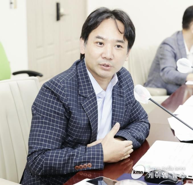 2025년도 행정사무감사 . . . 고양특례시의회 송규근 의원, 공약 위해 밀어붙인 영어도서관? 타당성도 설문도 부실