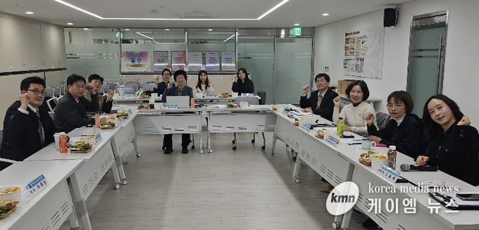 지난 19일 광명시정신건강복지센터에서 '제3차 정신건강 위기대응 지역협의체 간담회'가 진행되고 있다.