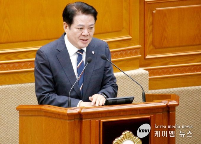 제307회 안양시의회 제2차 정례회에서 최대호 안양시장이 시정연설을 하고 있다