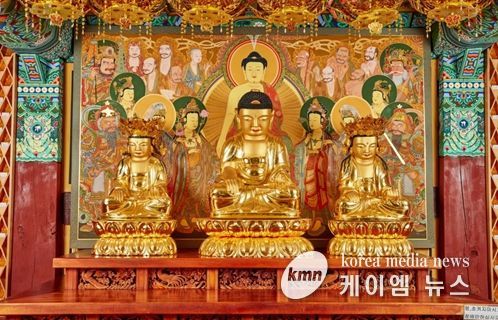 삼척 신흥사 석조석가여래삼존좌상