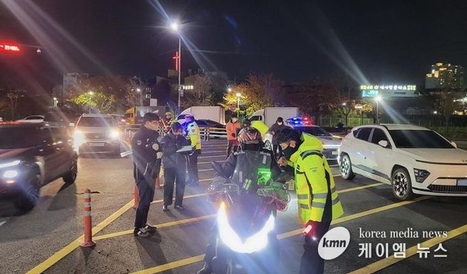 파주시, 이륜차 소음·불법 개조 야간 합동단속 실시