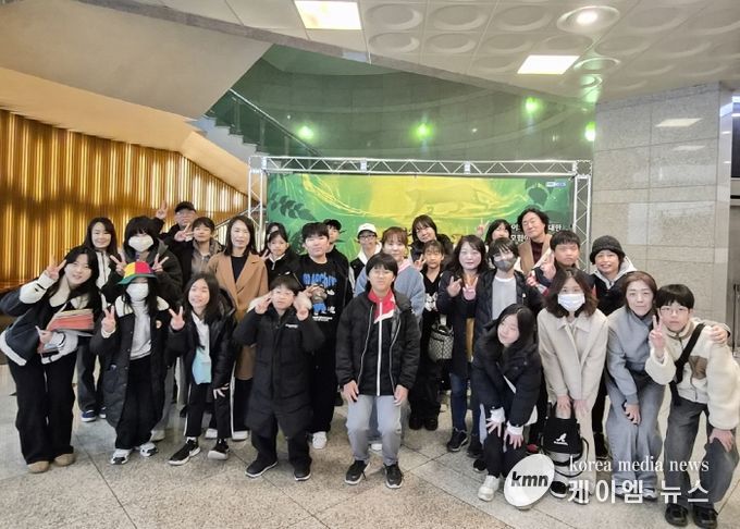 ‘함께 가자(家慈), 예술길’ 참여 가족 단체 사진