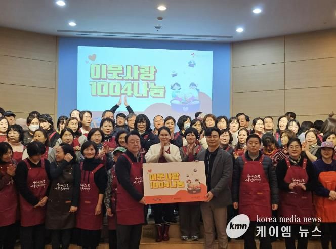 송내사랑의교회에서 김장김치 500박스, 라면 165박스 전달식 모습