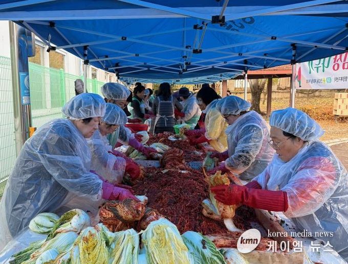 사랑 한 포기 정성 한가득, 안성시 안성3동 새마을회 김장 나눔 펼쳐..
