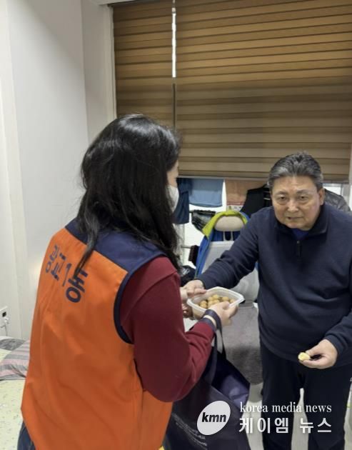 수원시 영통구 광교1동, 겨울맞이 따뜻한 반찬나눔으로 돌봄 이웃 안부 살펴