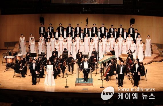 윤의중 예술감독과 인천시립합창단, <헨델 메시아> 공연