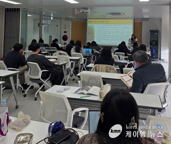 안산교육지원청, '2025 하이러닝 기반 질문·토론·성장이 있는 AI 교실' 직무연수 운영