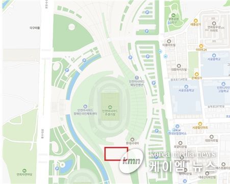 인천시설공단은 인천아시아드주경기장 남측광장(적색 상자)에서 야외 스케이트장을 이달 19일부터 내년 2월 18일까지 62일간 한시적으로 운영한다.