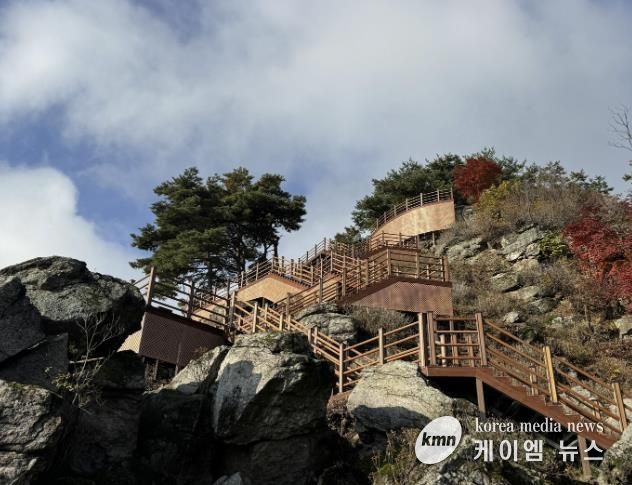 포천시, 왕방산(관모봉) 나무 계단 설치 완료