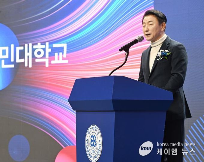 김동근 시장이 12월 9일 ‘2025 경민대학교 성과전시회’ 개회식에서 축사를 하고 있다.