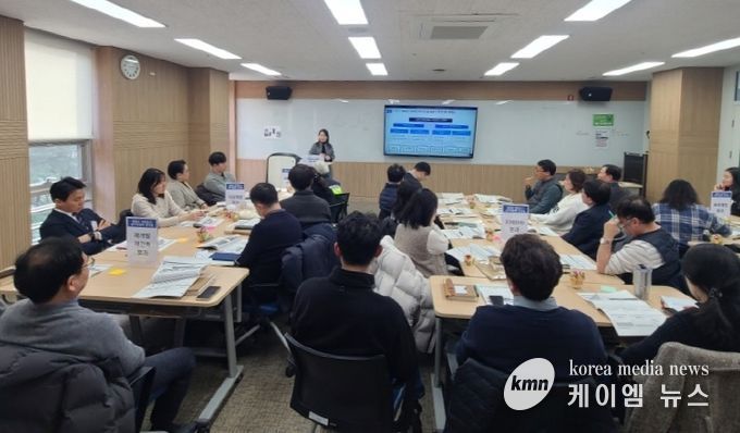 지난 12일 광명시평생학습원에서 '국제안전도시 분과위원회'가 진행되고 있다.