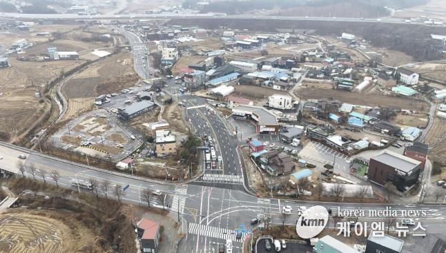 용인특례시는 처인구 포곡읍 마성리 50-6번지와 영문리 2-93번지를 잇는 연결도로(중1-45호)를 확장 개통했다