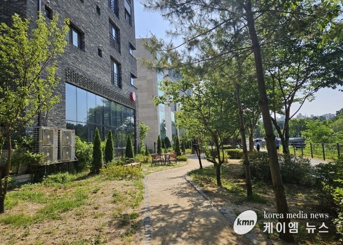 민락천변 쌈지공원 오솔길 및 쉼터