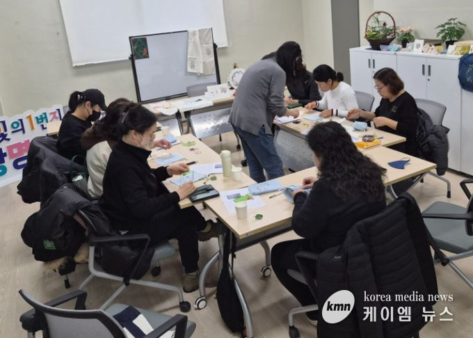 광명시 광명1동 주민자치회는 내년도 본격 운영에 앞서 주민자치센터 홍보와 주민 수요 파악을 위한 ‘주민자치프로그램 시범 운영’을 시작했다.