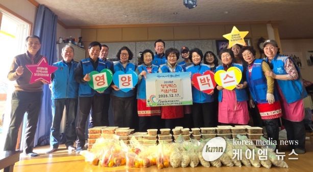 광명시 광명6동 지역사회보장협의체는 17일 연말을 맞아 저소득 독거노인과 중·장년 1인가구 30가구를 대상으로 ‘영양박스 지원사업’을 추진했다.