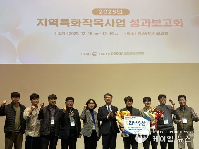 ‘충남 딸기’ 지역특화작목 대표성과 최우수