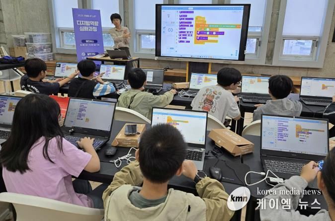 성남시청소년청년재단 은행유스센터, 메타버스부터 게임설계까지... 미래기술 교육 인기