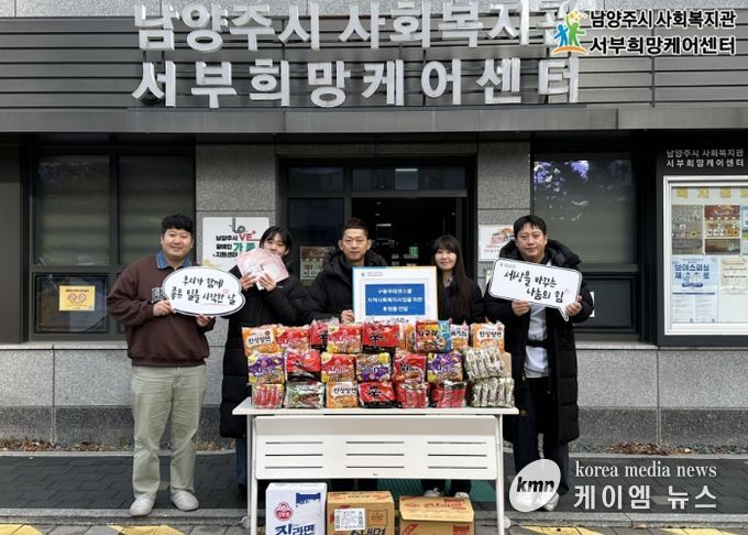 구동우태권스쿨 (왼쪽에서 세번째) 구동우 관장