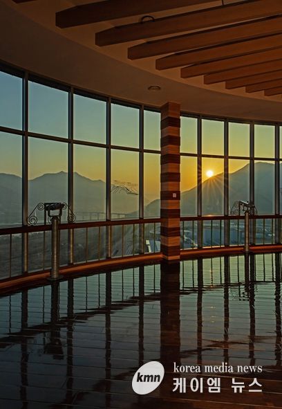 유니온타워 전망대 일출 모습