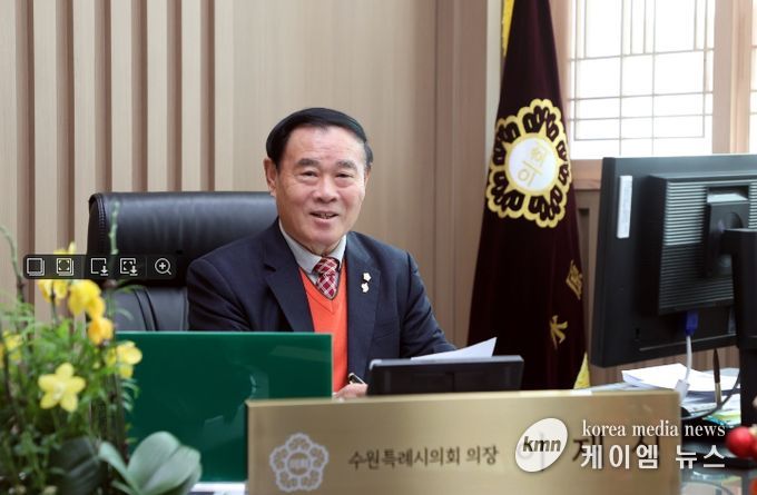 이재식 수원특례시의회 의장