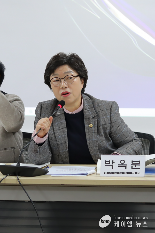 박옥분 경기도의원, ‘지방 성주류화정책 확산을 위한 공감토론회’ 회의 주재