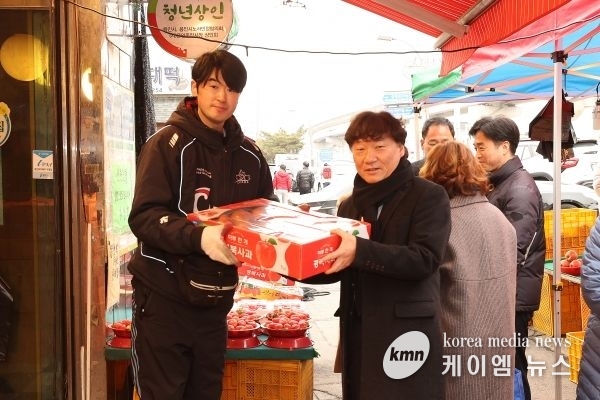 교섭단체 더불어민주당 용인중앙시장 방문 설 민심 살펴
