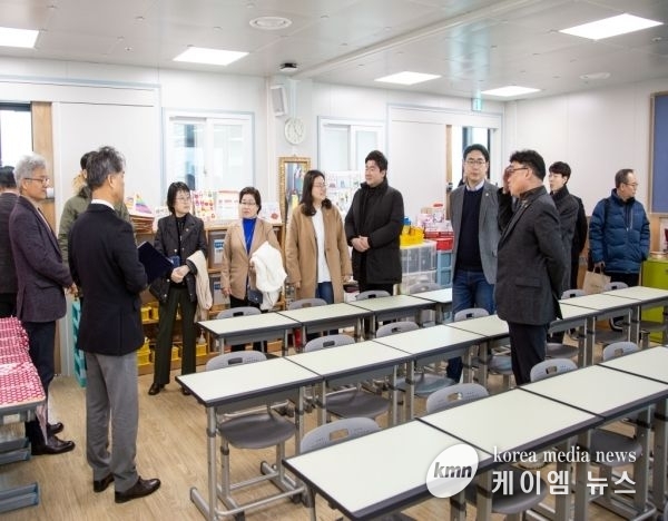 증가하는 모듈러 교실. 교육행정위원회, 모듈러 교실 학교 현장 방문 실시