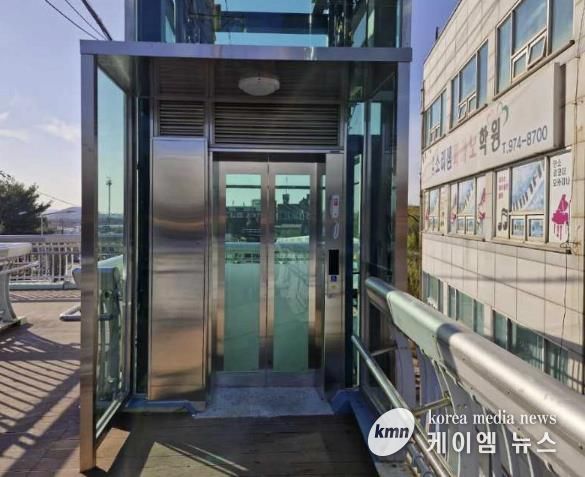 교체 완료된 토당초교앞보도육교 승강기
