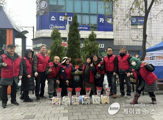 고양시 정발산동 주민자치회, 연말맞이 쓰담쓰담DAY와 트리 점등식 개최