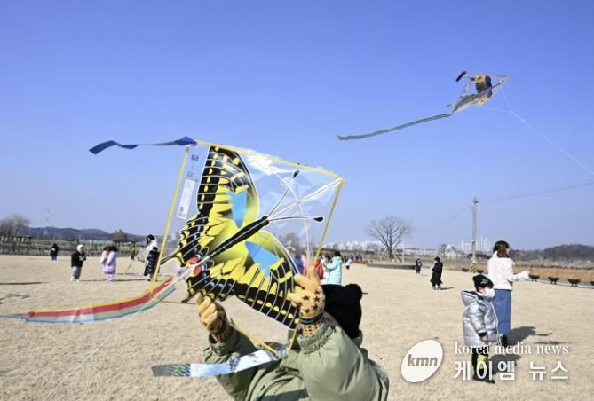 시흥시 연꽃테마파크 겨울 하늘에 띄우는 전통 연, '호조벌 연날리기 체험' 운영