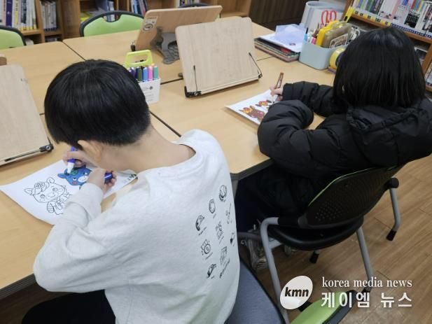 수원시 영통구 매탄2동 새마을문고 '병오년 붉은 말 색칠하기' 행사 개최