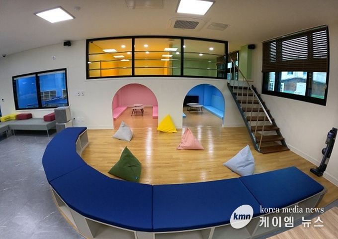 “머무는 것만으로도 괜찮아지는 공간” 좋은 어른, 좋은 이웃이 함께하는 청소년 카페의 모습