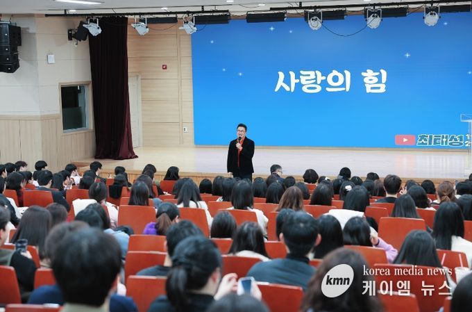 강원특별자치도교육청교육연수원,‘다문화 감수성이 미래 교육의 힘’큰별쌤 최태성·이진영 감독 초청 특강 열어