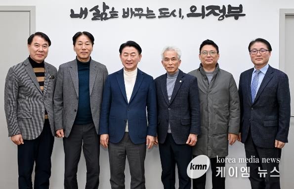 1월 29일 (사)용현산업단지 기업인협의회 신년인사회 참석자들이 기념촬영을 하고 있다.