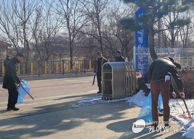 현덕면, ‘우리동네 새단장’을 위한 현덕면 자율방재단과 함께 2026년 설맞이 대청소 실시