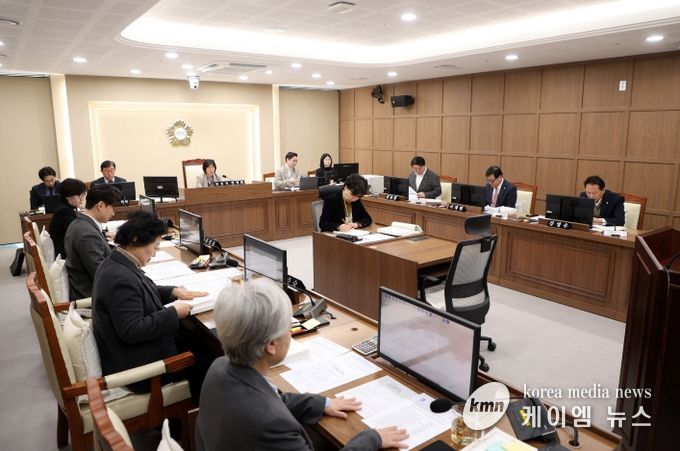 수원특례시의회 기획경제위원회 조례안 심사